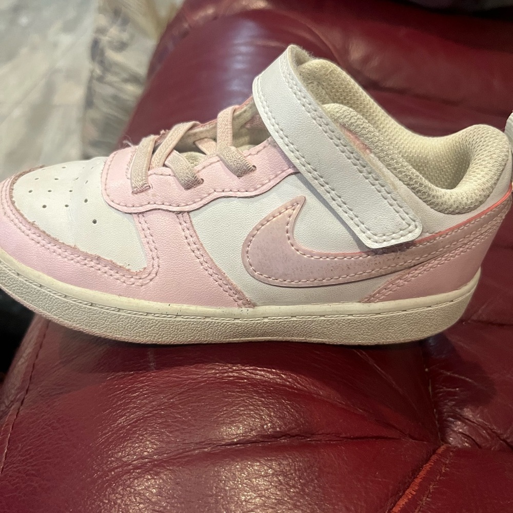 Girls sneakers good condition